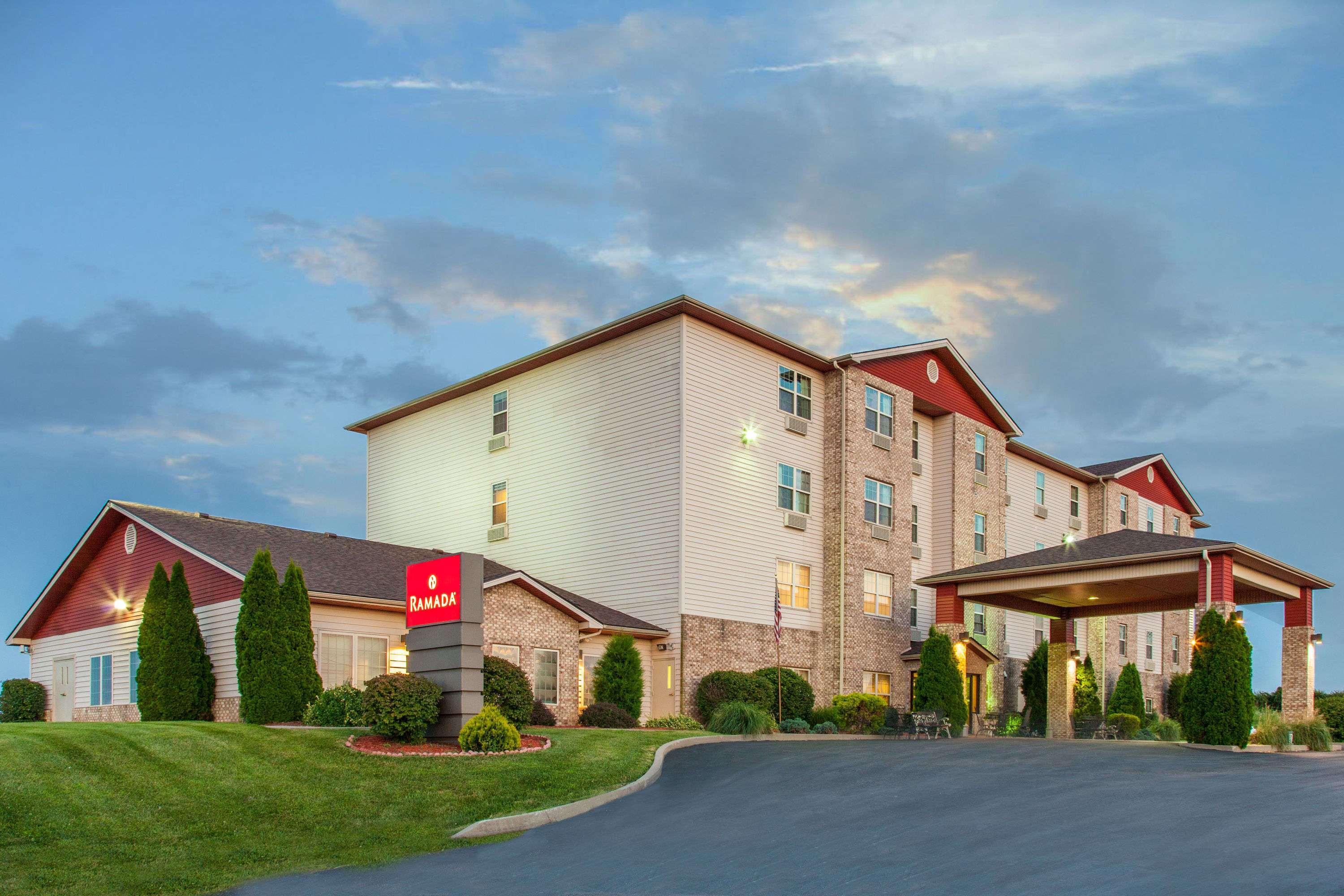 Ramada By Wyndham Sparta/At Speedway Экстерьер фото