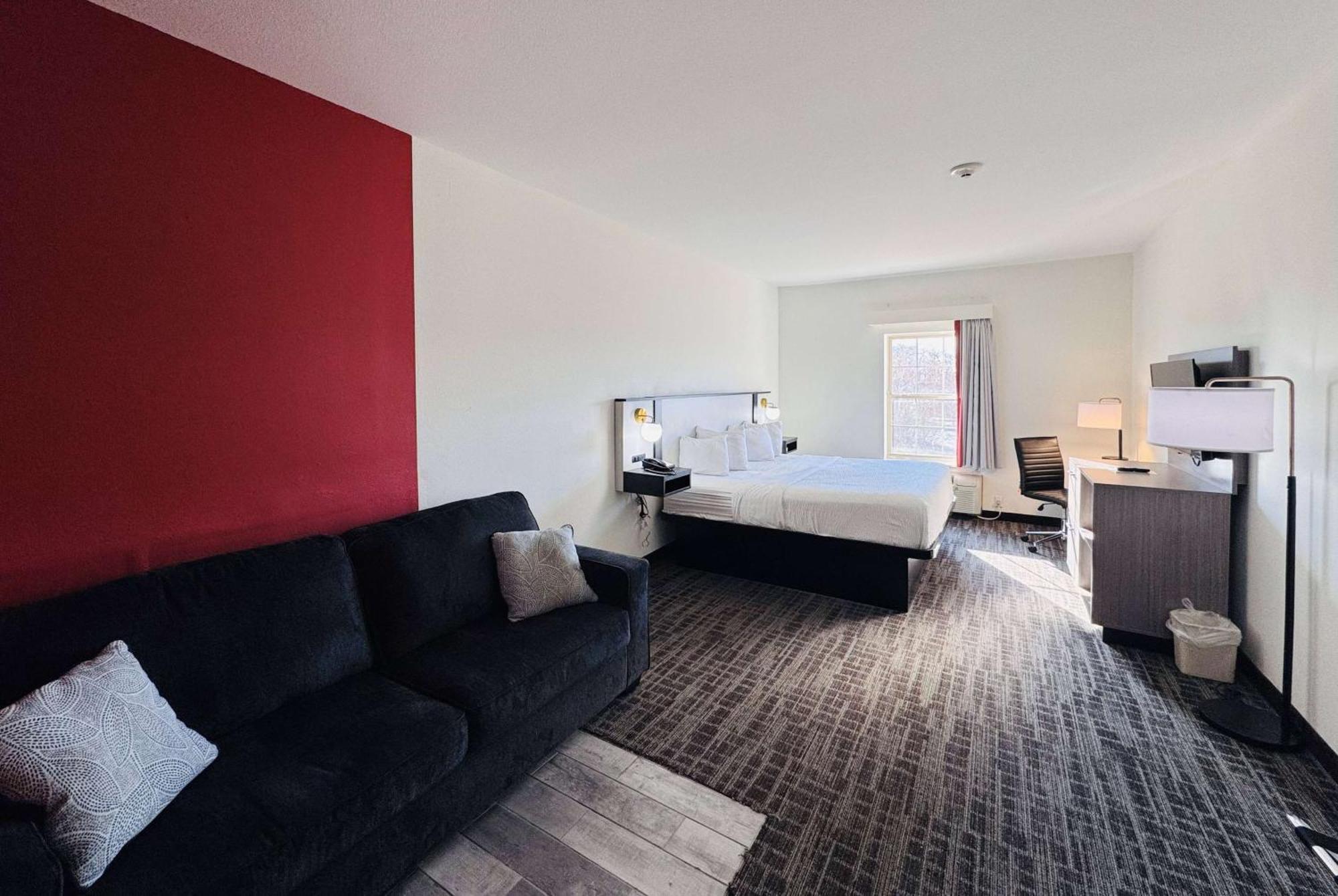 Ramada By Wyndham Sparta/At Speedway Экстерьер фото